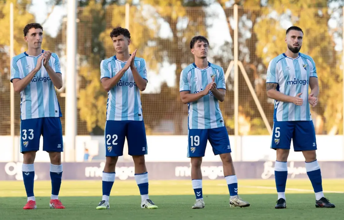 Jugadores del Atl&eacute;tico Malague&ntilde;o frente a su afici&oacute;n / foto: (101 TV)