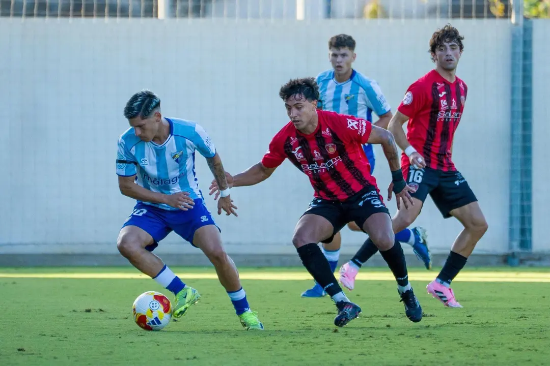 Imagen del encuentro entre el Atl&eacute;tico Malague&ntilde;o y el Puente Genil/ foto: (Diario de C&oacute;rdoba)