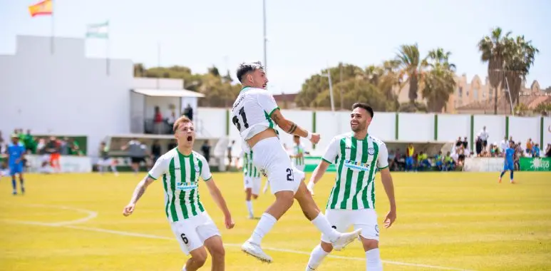 Climent, Fran Gallego y Sergio D&iacute;az celebrando un gol /Foto: Juventud Torremolinos