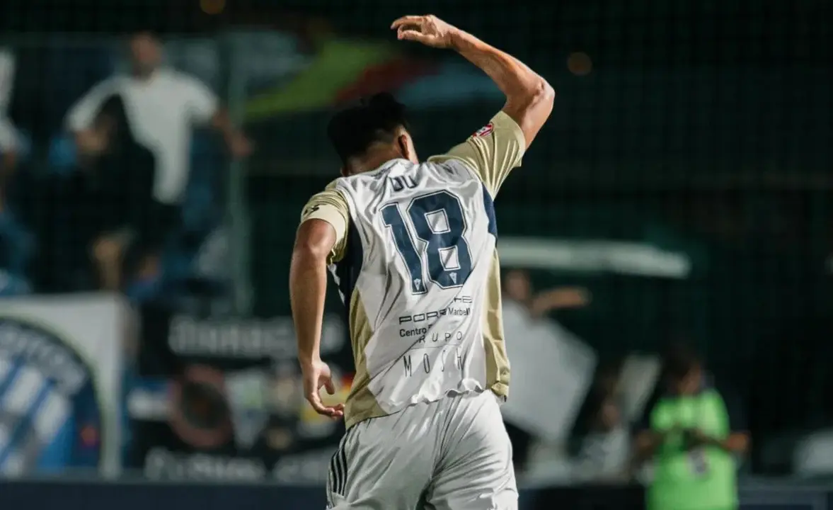 Du celebrando su gol contra el Betis Deportivo: Foto; Marbella FC