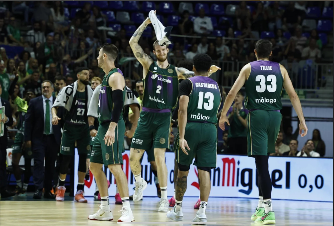 Los jugadores de Unicaja tras la victoria / M&aacute;laga Hoy