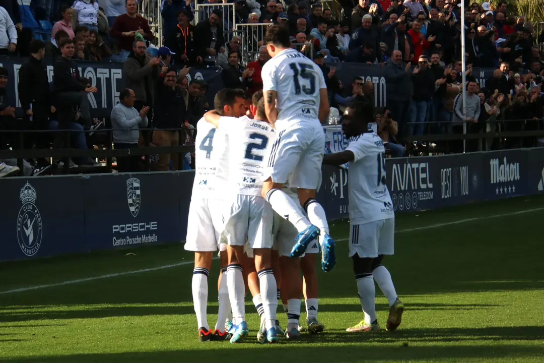 Jugadores del Marbella FC celebrando un gol / Foto: Marbella FC