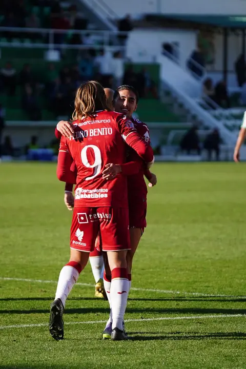 Pedro Benito celebrando su gol en El Maul&iacute; / Real Murcia en X