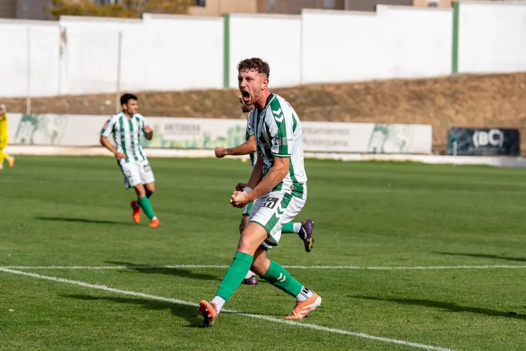 Barbu celebrando su gol frente al Sevilla / Antequera CF en X