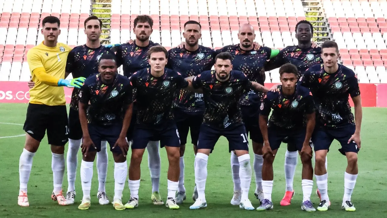 XI inicial del Torremolinos frente al Sevilla / Foto: Juventud Torremolinos