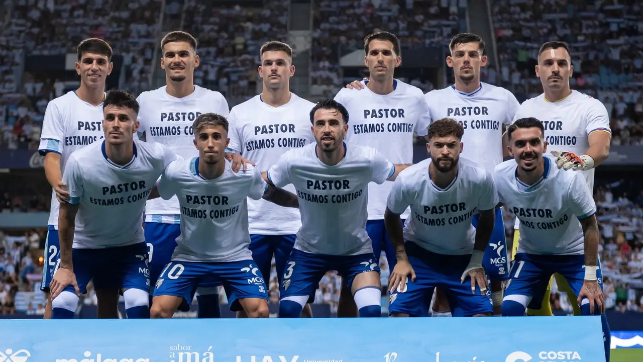 El once titular del M&aacute;laga antes del partido