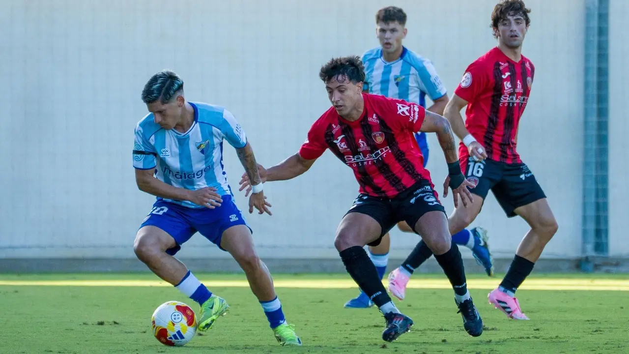 Imagen del encuentro entre el Atl&eacute;tico Malague&ntilde;o y el Puente Genil/ foto: (Diario de C&oacute;rdoba)