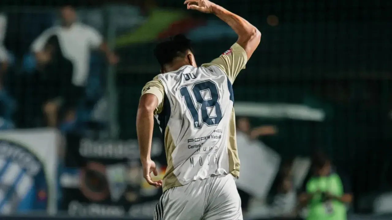 Du celebrando su gol contra el Betis Deportivo: Foto; Marbella FC