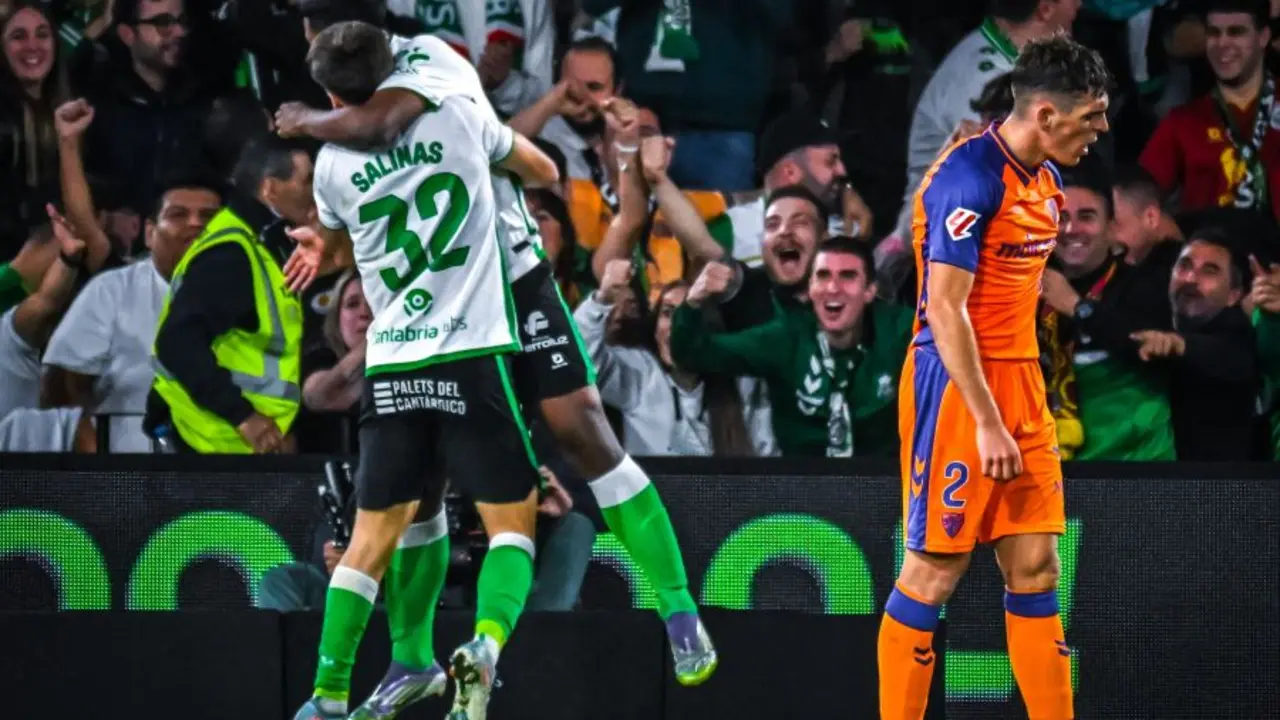 Jugadores del Racing celebrando un gol contra el M&aacute;laga / Foto: LaLiga Hypermotyon