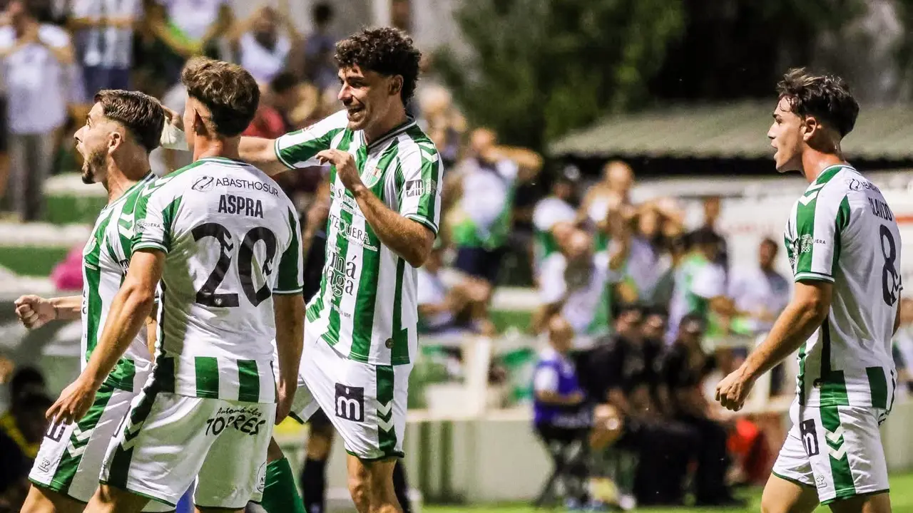 Los jugadores del Antequera celebrando un gol / Foto: Antequera CF