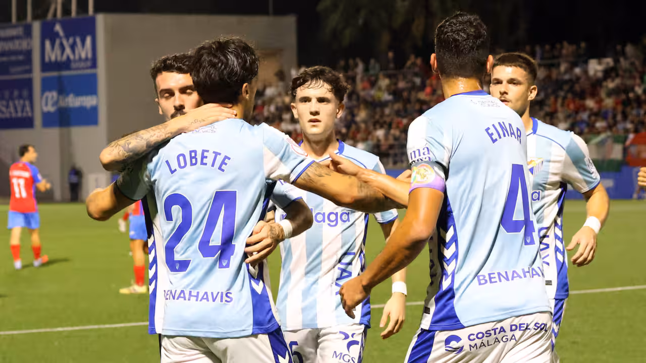 El M&aacute;laga CF celebrando un gol / Foto: Diario AS