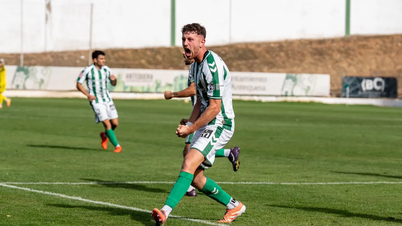 Barbu celebrando su gol frente al Sevilla / Antequera CF en X