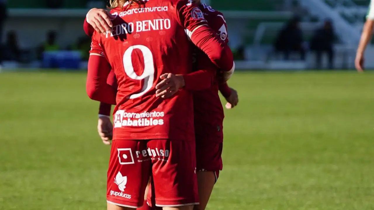 Pedro Benito celebrando su gol en El Maul&iacute; / Real Murcia en X