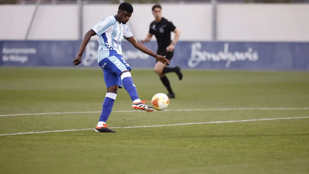 Moussa Diarra vuelve a jugar un a&ntilde;o despu&eacute;s en la derrota del Atl&eacute;tico Malague&ntilde;o (1-2) ante el Xerez / Foto: M&aacute;laga Hoy