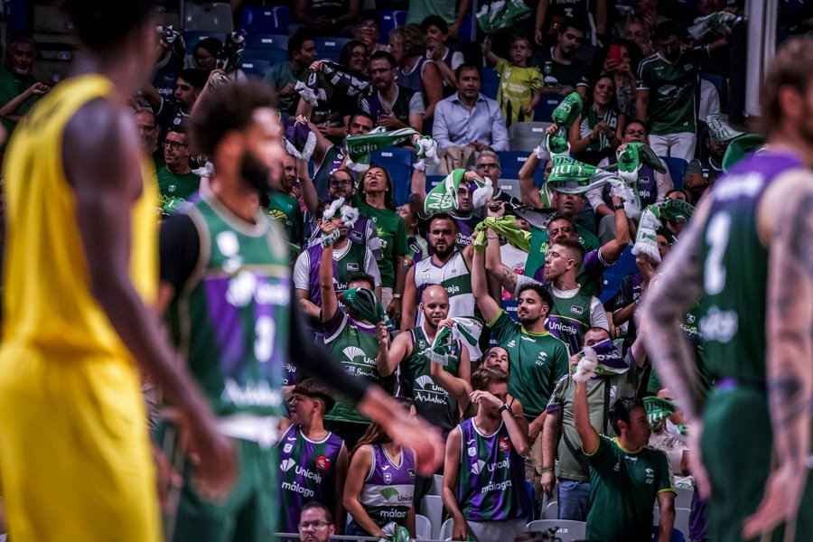 La afición de Unicaja animando / Unicaja en X