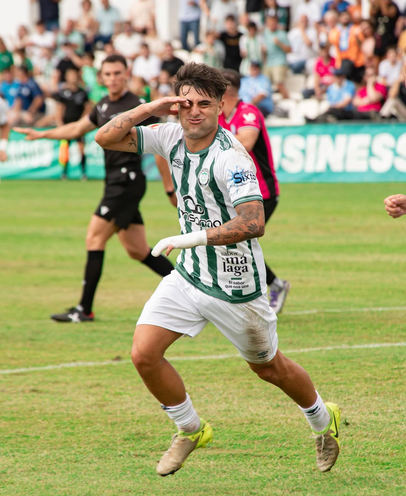 Iban Ribeiro celebrando su gol