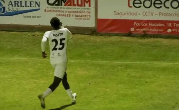 Usse Diao celebrando su gol / Foto: Vídeo Resumen Primera RFEF