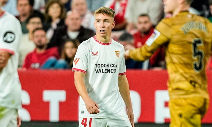 Isra Domínguez en su debut en Primera División con el Sevilla FC / FOTO: Cadena SER